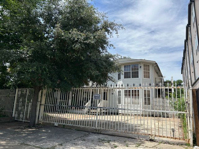731 W 10th Street, Dallas, TX 75208