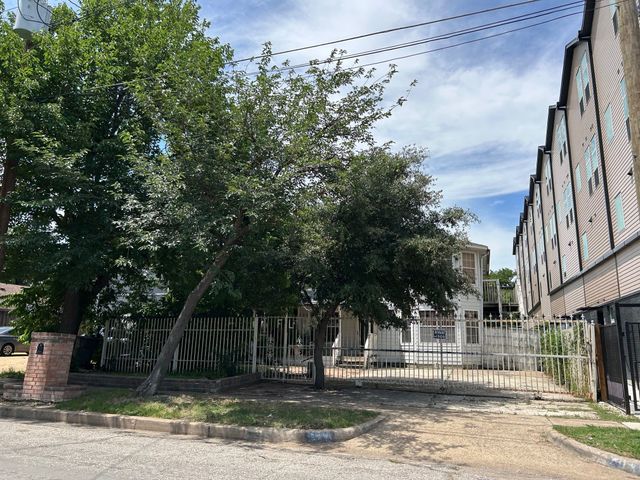 731 W 10th Street, Dallas, TX 75208