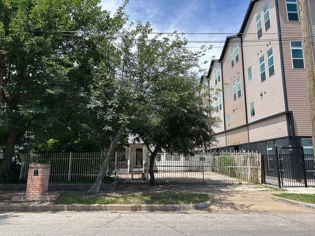 731 W 10th Street, Dallas, TX 75208
