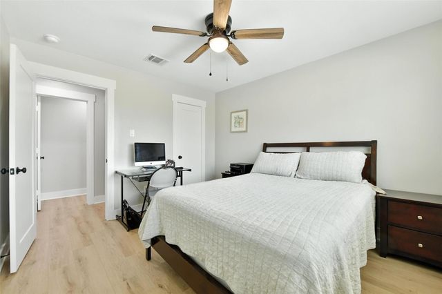 1127 Redfish Street, Bayou Vista, TX 77563