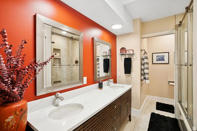 527 SHERIDAN CIR, Centerville, UT 84014