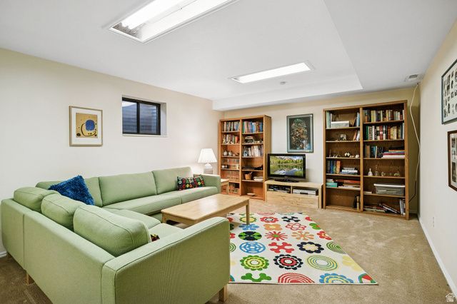 527 SHERIDAN CIR, Centerville, UT 84014