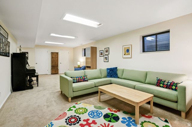 527 SHERIDAN CIR, Centerville, UT 84014