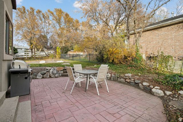 527 SHERIDAN CIR, Centerville, UT 84014