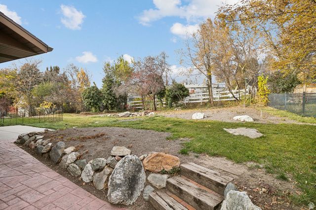 527 SHERIDAN CIR, Centerville, UT 84014