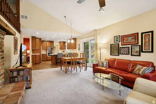 527 SHERIDAN CIR, Centerville, UT 84014