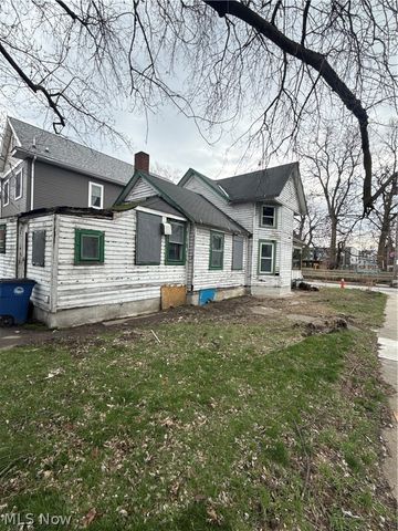 3520 Siam Avenue, Cleveland, OH 44113