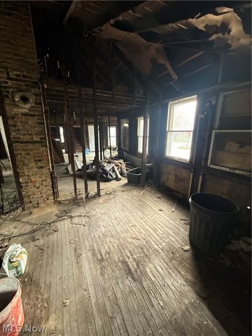 3520 Siam Avenue, Cleveland, OH 44113