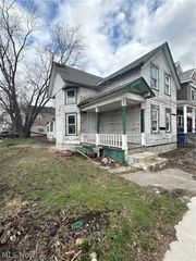3520 Siam Avenue, Cleveland, OH 44113
