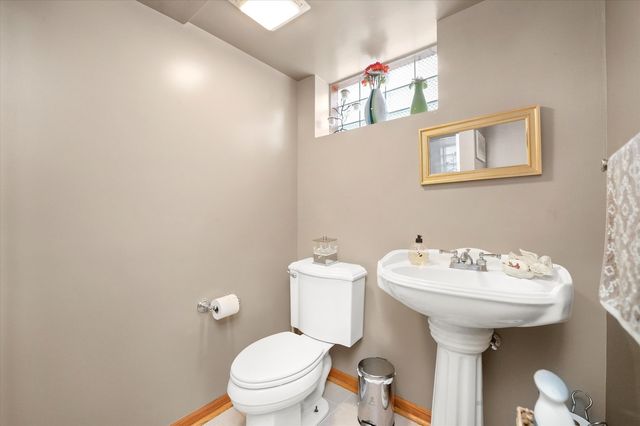 4551 W Foster Avenue, Chicago, IL 60630