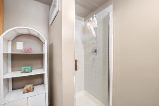 4551 W Foster Avenue, Chicago, IL 60630