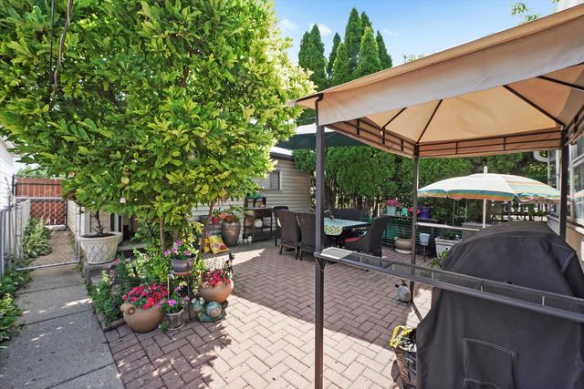 4551 W Foster Avenue, Chicago, IL 60630