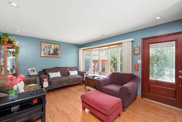 4551 W Foster Avenue, Chicago, IL 60630