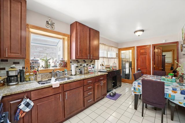 4551 W Foster Avenue, Chicago, IL 60630