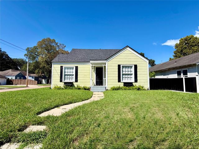 2401 Centennial Street, Liberty, TX 77575