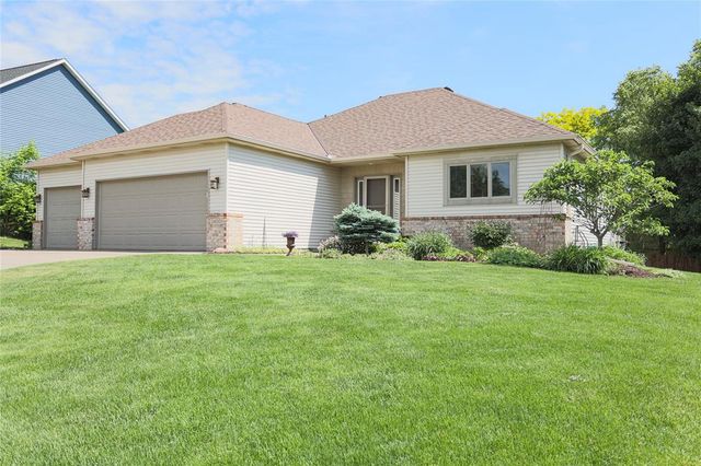 2400 Emerald Bend, Hudson, WI 54016