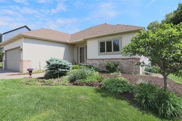 2400 Emerald Bend, Hudson, WI 54016