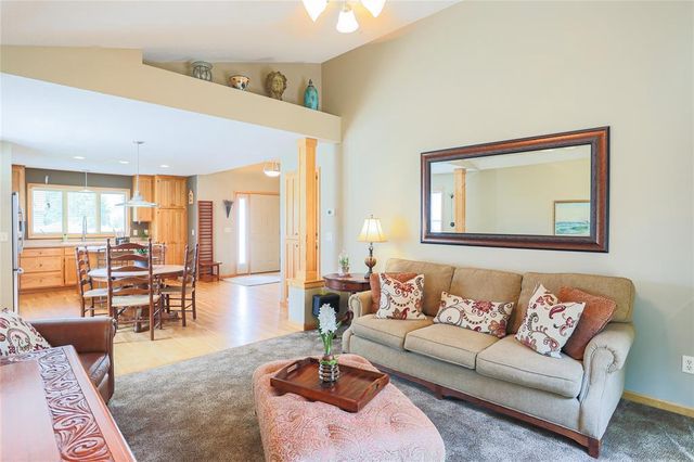 2400 Emerald Bend, Hudson, WI 54016
