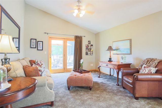 2400 Emerald Bend, Hudson, WI 54016