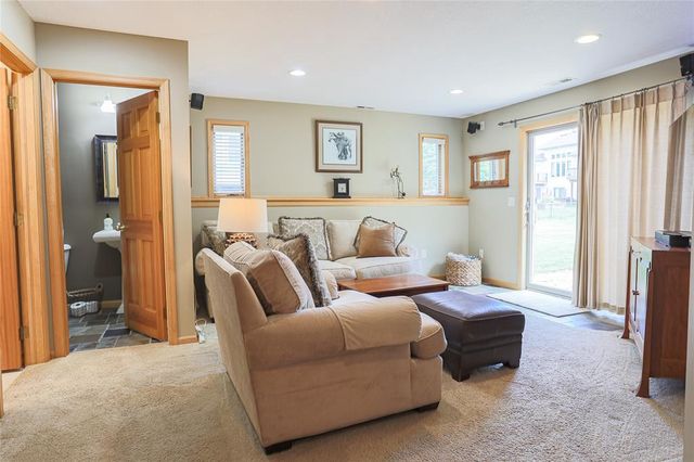 2400 Emerald Bend, Hudson, WI 54016