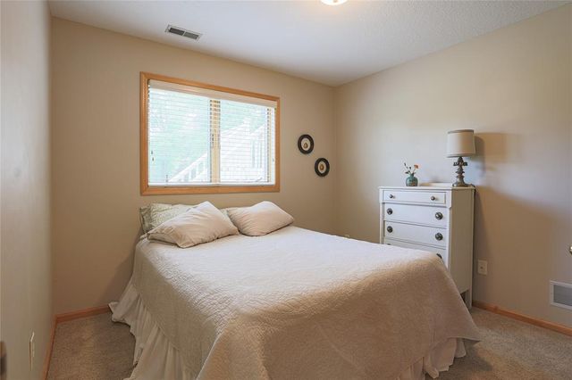 2400 Emerald Bend, Hudson, WI 54016