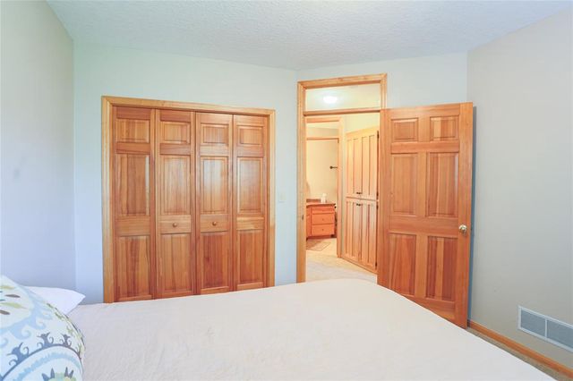 2400 Emerald Bend, Hudson, WI 54016