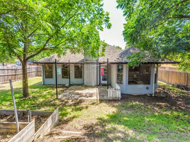 10200 Pack Saddle Court, Fort Worth, TX 76108