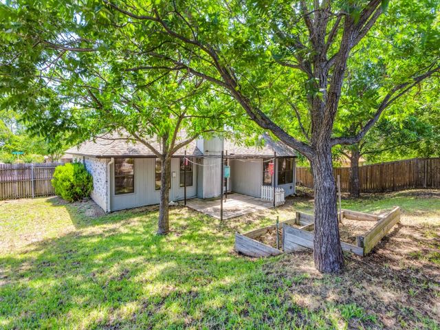 10200 Pack Saddle Court, Fort Worth, TX 76108