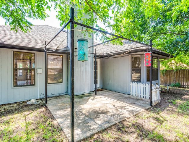 10200 Pack Saddle Court, Fort Worth, TX 76108