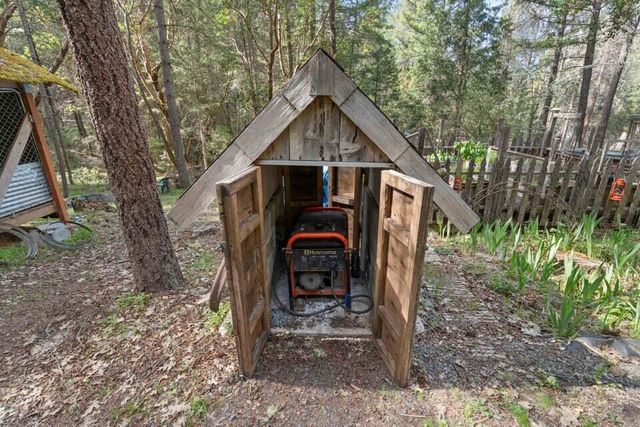 1584 Yale Creek Road, Jacksonville, OR 97530