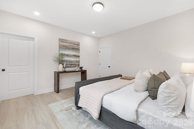 4015 Oakdale Road, Charlotte, NC 28216