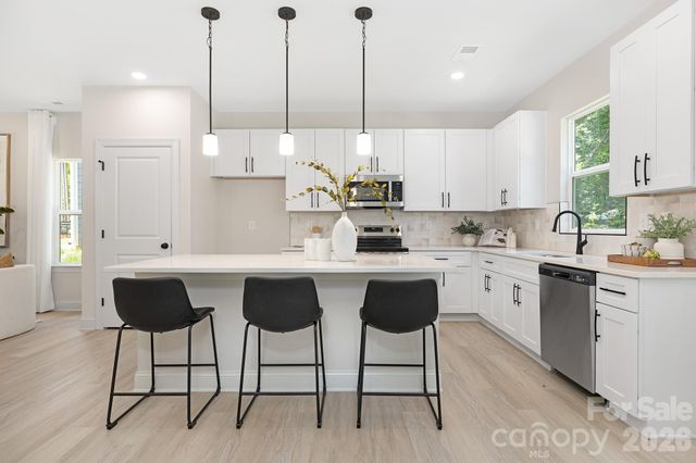 4015 Oakdale Road, Charlotte, NC 28216