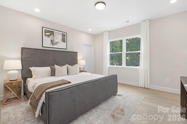 4015 Oakdale Road, Charlotte, NC 28216