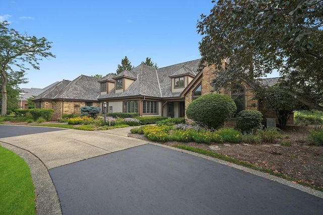 18 S Wynstone Drive, North Barrington, IL 60010