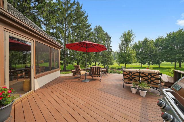 18 S Wynstone Drive, North Barrington, IL 60010