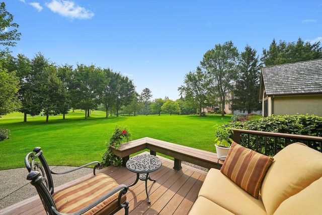 18 S Wynstone Drive, North Barrington, IL 60010