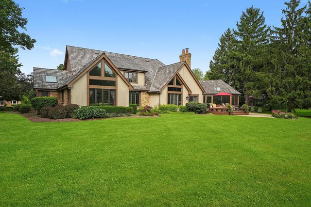 18 S Wynstone Drive, North Barrington, IL 60010