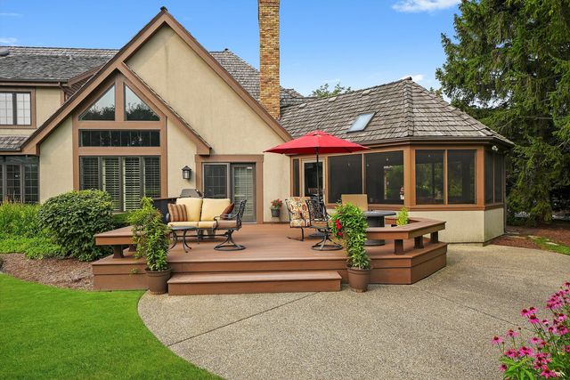 18 S Wynstone Drive, North Barrington, IL 60010