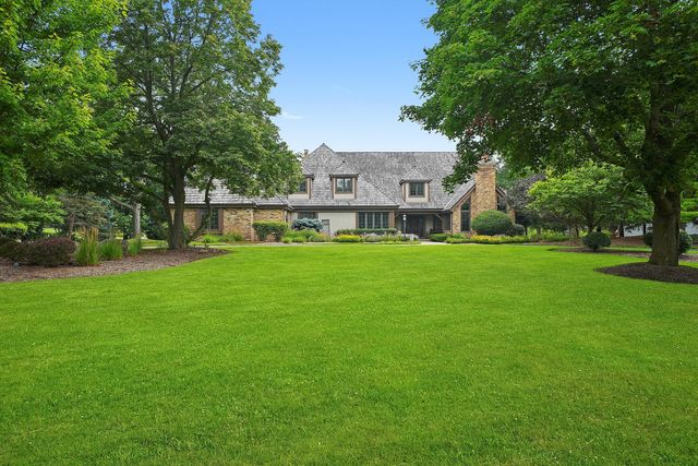 18 S Wynstone Drive, North Barrington, IL 60010