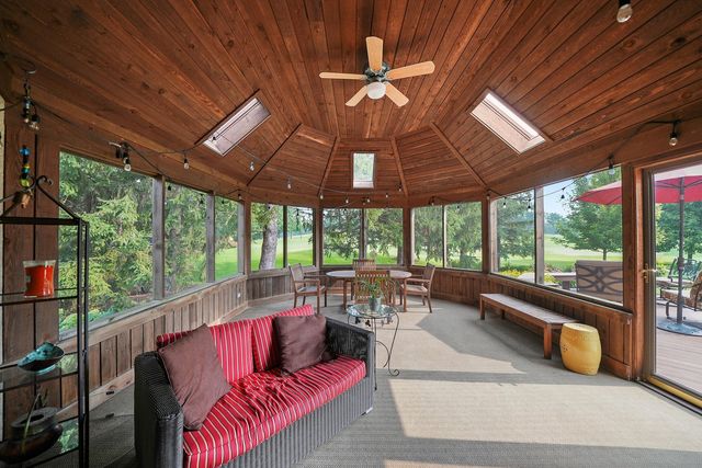 18 S Wynstone Drive, North Barrington, IL 60010