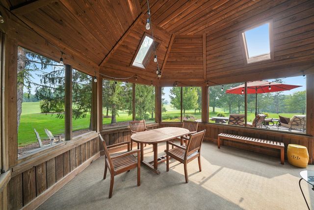 18 S Wynstone Drive, North Barrington, IL 60010