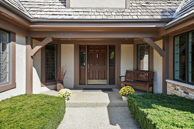 18 S Wynstone Drive, North Barrington, IL 60010