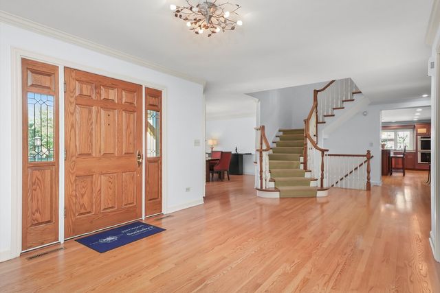 18 S Wynstone Drive, North Barrington, IL 60010