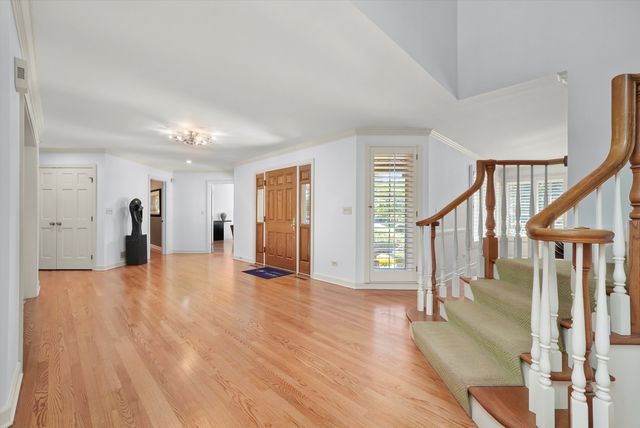 18 S Wynstone Drive, North Barrington, IL 60010