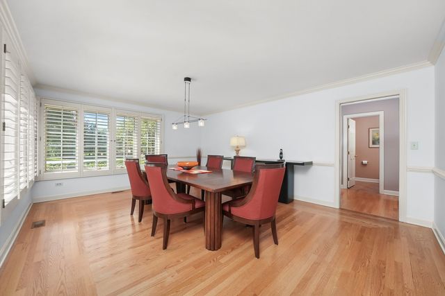 18 S Wynstone Drive, North Barrington, IL 60010