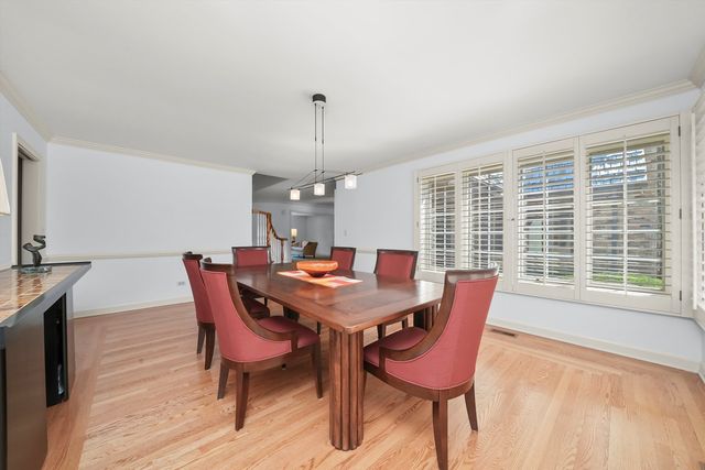 18 S Wynstone Drive, North Barrington, IL 60010