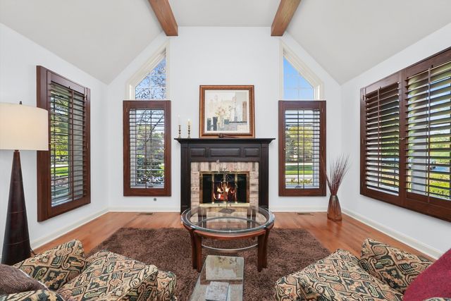 18 S Wynstone Drive, North Barrington, IL 60010