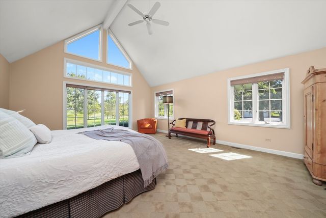 18 S Wynstone Drive, North Barrington, IL 60010