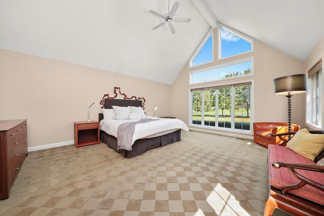 18 S Wynstone Drive, North Barrington, IL 60010