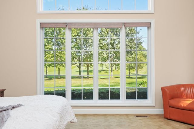 18 S Wynstone Drive, North Barrington, IL 60010